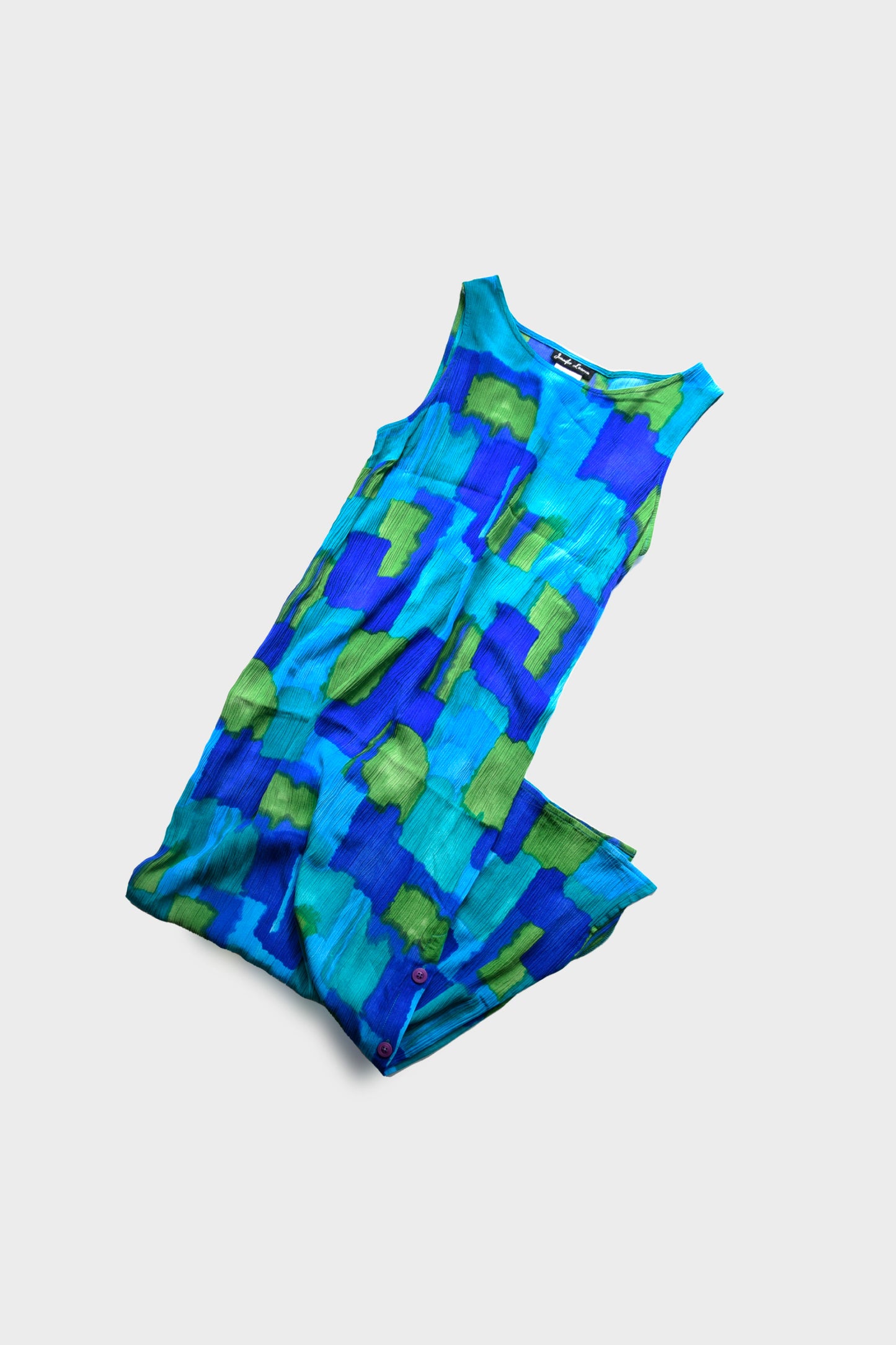 sleeveless dress